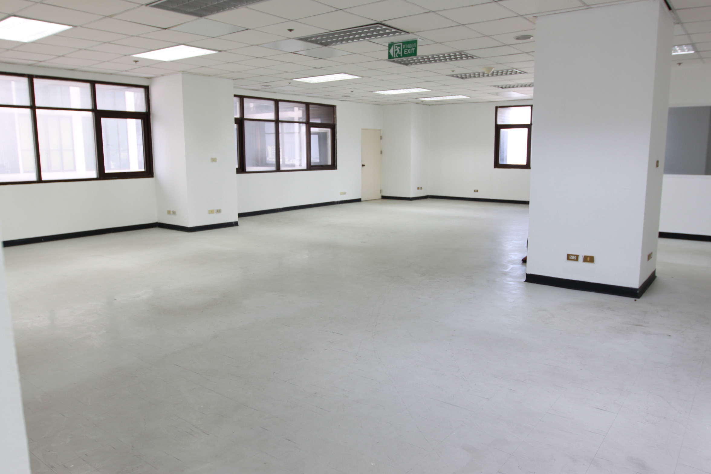 4  Office Space For Rent in Charoen Nakhon ,Bangkok BTS Krung Thon Buri at Thai Sri Tower AA13713